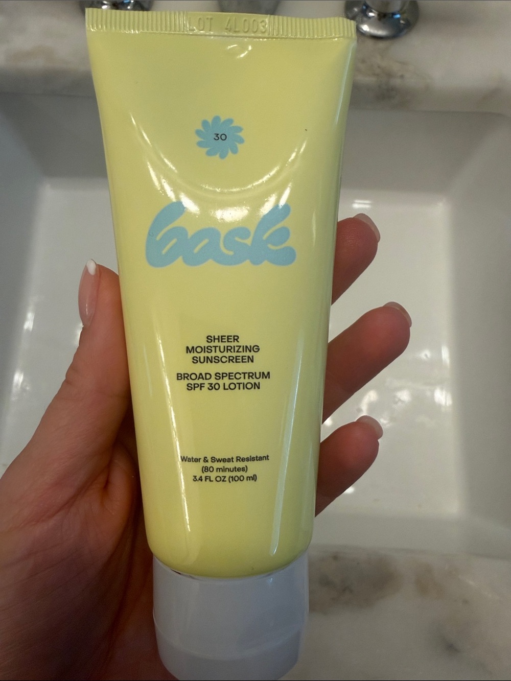 Back Sheer Moisturizing Sunscreen SPF 30 - Yellow